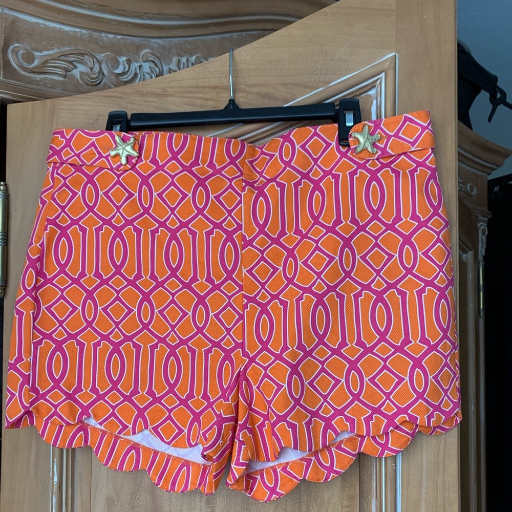 Palm Beach print scalloped hem shorts. NWT